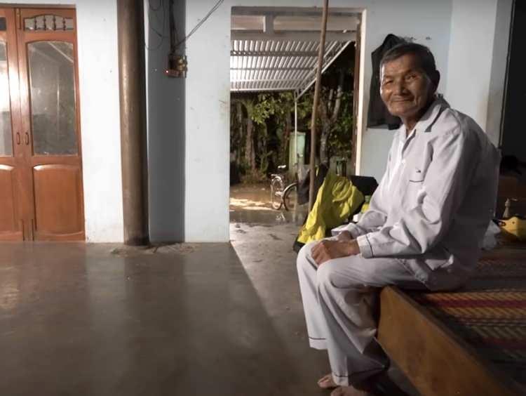 80 yaşı var, 60 ildir yatmır 