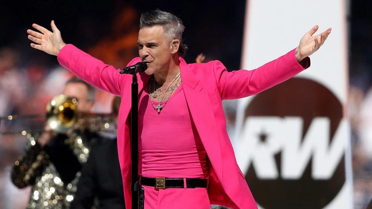 D&uuml;nya ş&ouml;hrətli m&uuml;ğənni