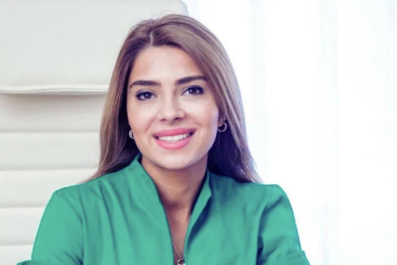 Vəzifəli şəxslər tərəfindən 11 min manatı ələ ke&ccedil;irilən həkim Aytən Səfərova imiş...