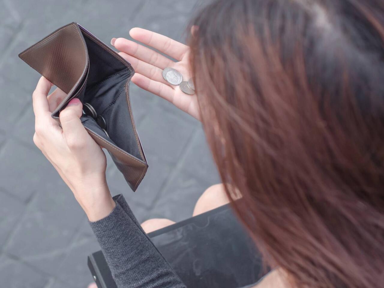 "Ev almaq &uuml;&ccedil;&uuml;n 12 il tətilə &ccedil;ıxmamalı, 1700 dəfə restorana getməməlisən"