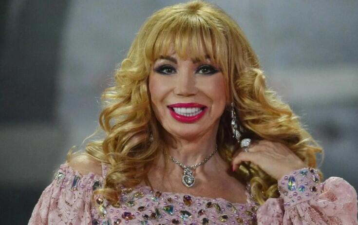 "Mənim kimi m&uuml;ğənni "Jiquli"də gəzməlidir?"  "RollsRoyce" aldı