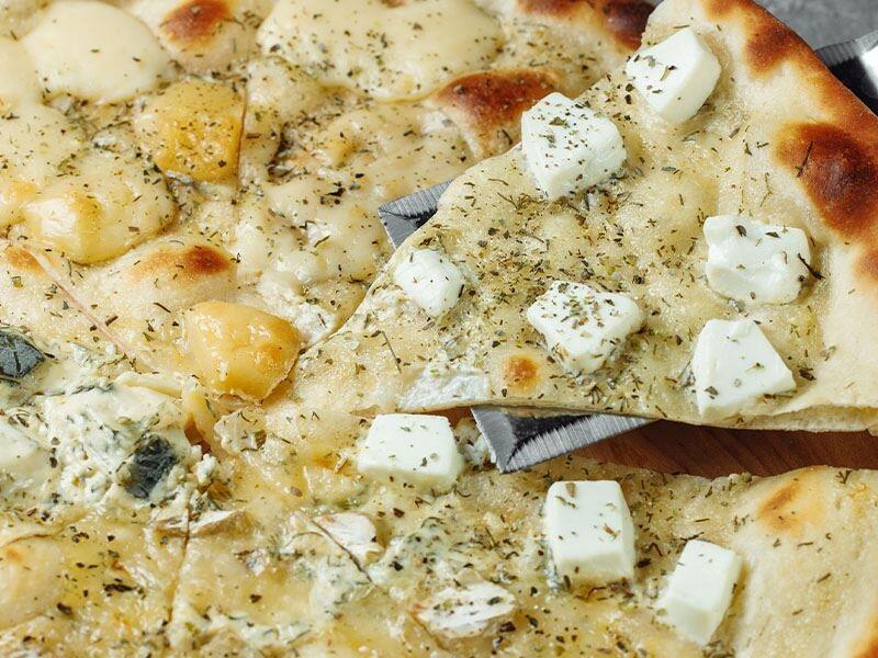 Ən dadlı 4 pendirli pizza hazırlanması