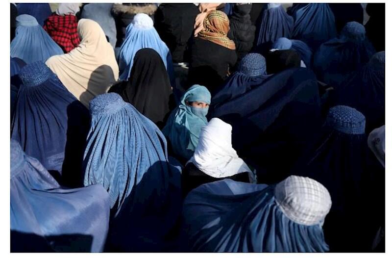 Əfqanıstanda qadınlarla bağlı qalmaqallı QANUN