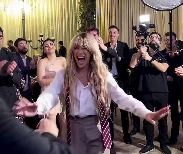 R&ouml;yanın əməkdar artistlə rəqsi G&Uuml;NDƏM OLDU 