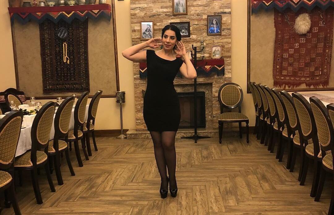 &Uuml;lkər Yaşarqıznın geyimi və rəqsi TƏNQİD EDİLDİ 