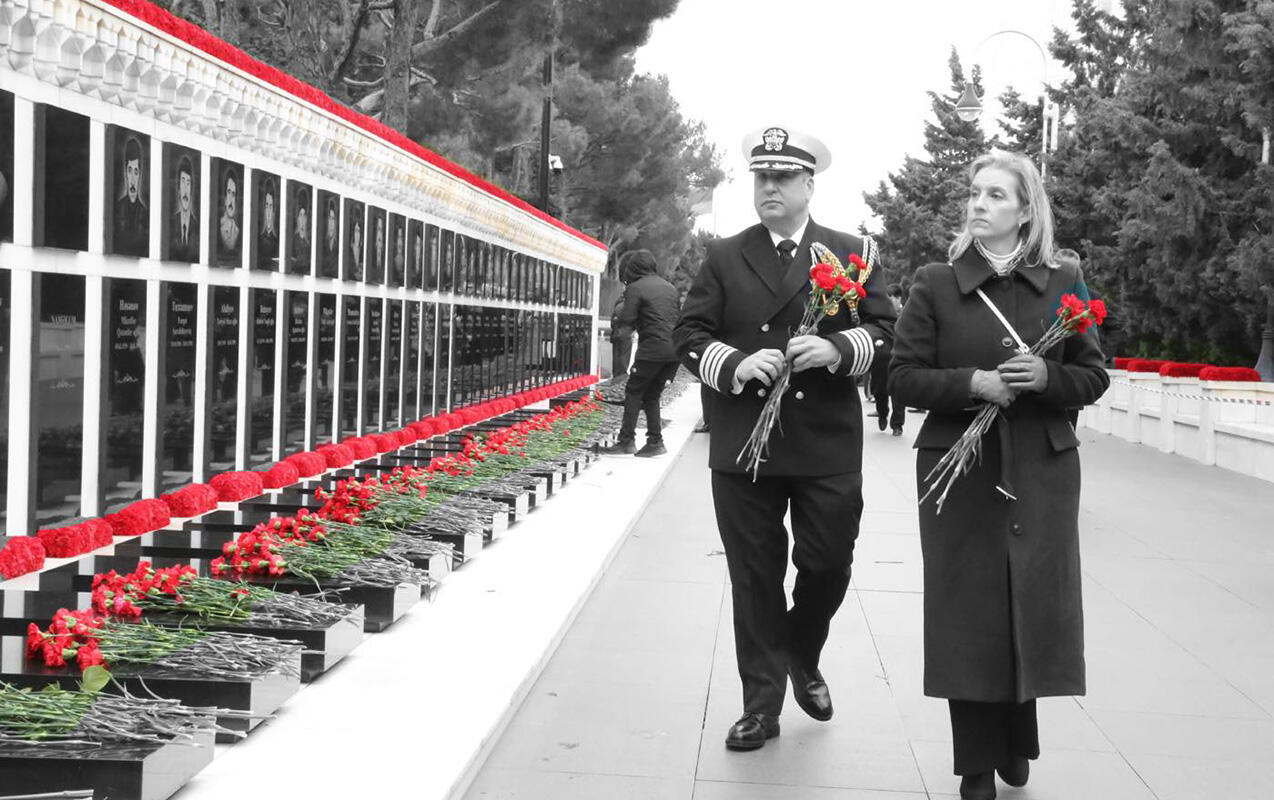 ABŞ səfirliyi 20 Yanvar faciəsinin qurbanlarını yad edib 