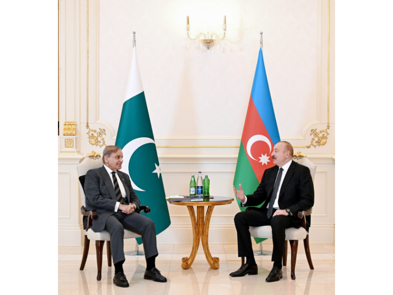İlham Əliyevin Pakistanın Baş naziri ilə məhdud tərkibdə görüşü olub 