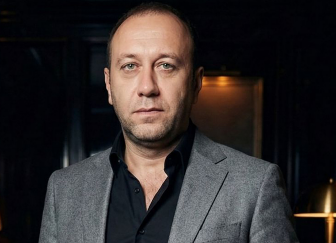 Villadakı partlayışda &ouml;lən şəxs usta imiş 