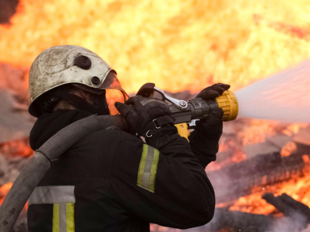 Neftçalada bazar yanıb