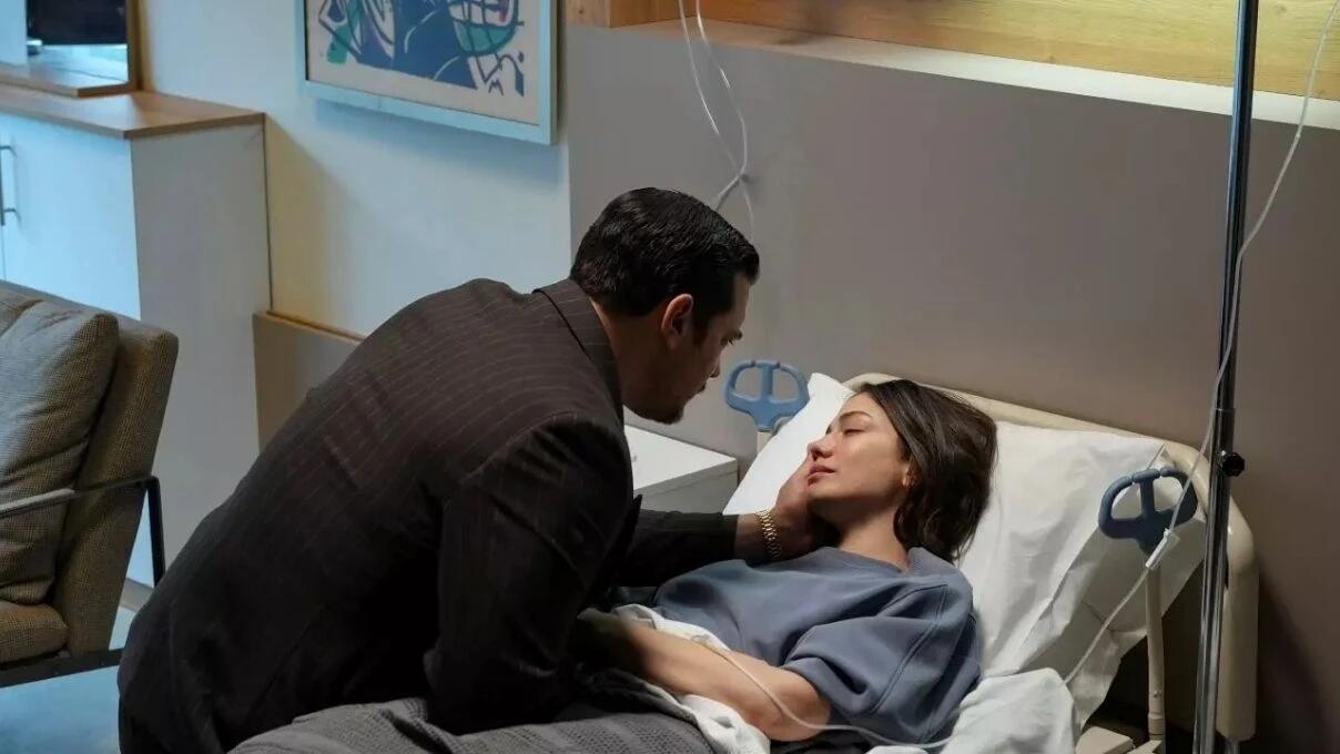 "Eşref R&uuml;ya"da 2 ayrılıq 