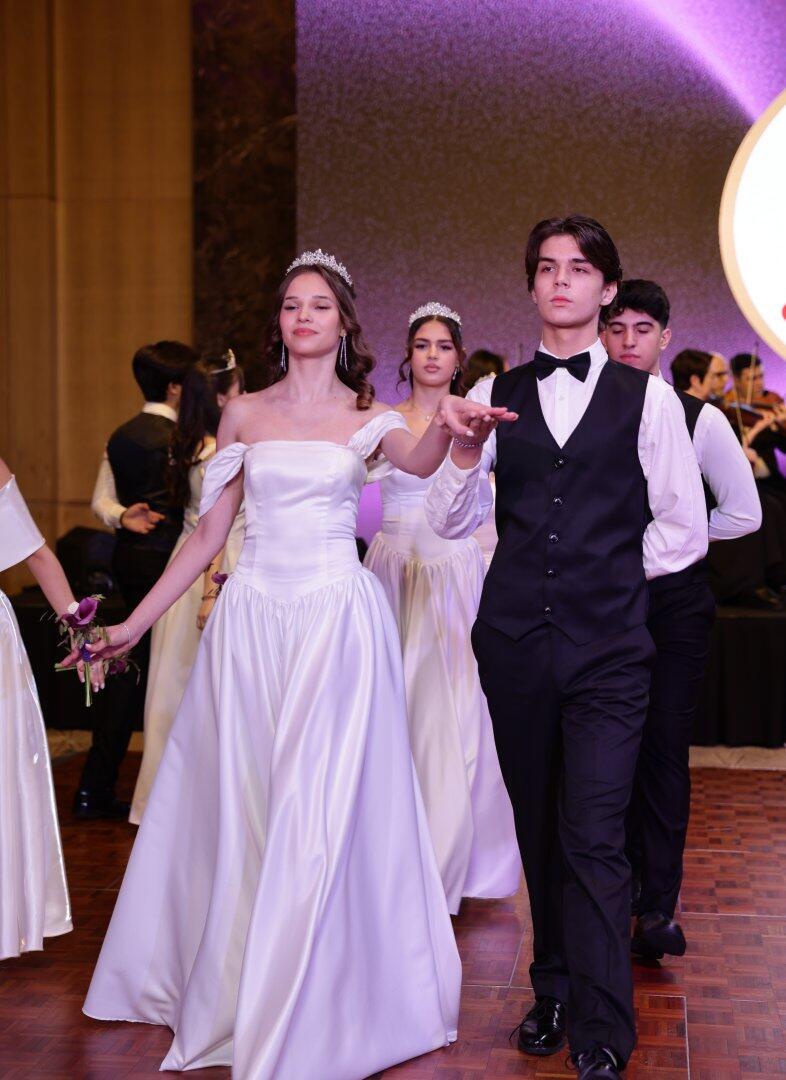 Bakıda dəbdəbəli Vyana xeyriyyə balı ke&ccedil;irildi &ndash; m&ouml;vs&uuml;m&uuml;n beynəlxalq d&uuml;nyəvi hadisəsi 