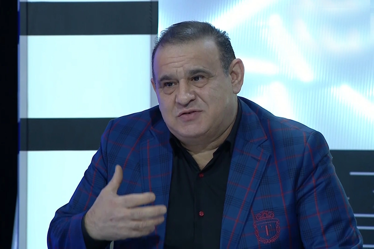 "Qaraxan sözü sənə çoxdur..."  əsəbiləşib özündən çıxdı