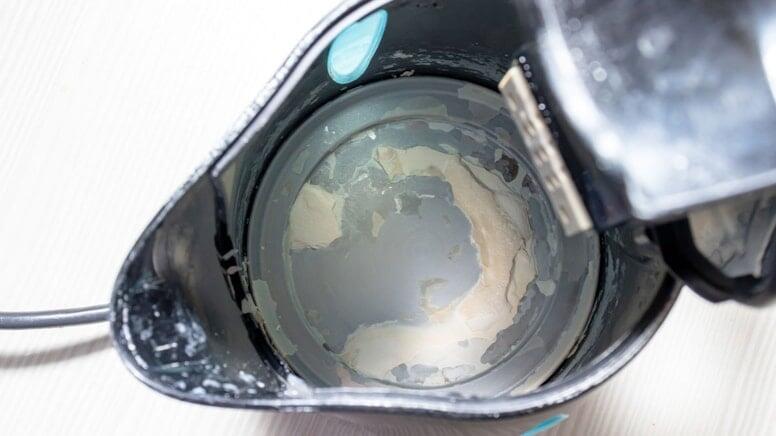 &Ccedil;aydandakı ərpi təmizləmək &uuml;&ccedil;&uuml;n ən təsirli təbii &uuml;sul: Nə sirkə, nə də soda