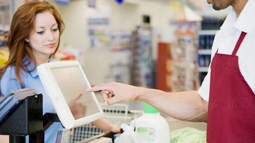 Vitrində başqa, kassada başqa: Alıcıların cibindən 500 milyon manat &ccedil;ıxır