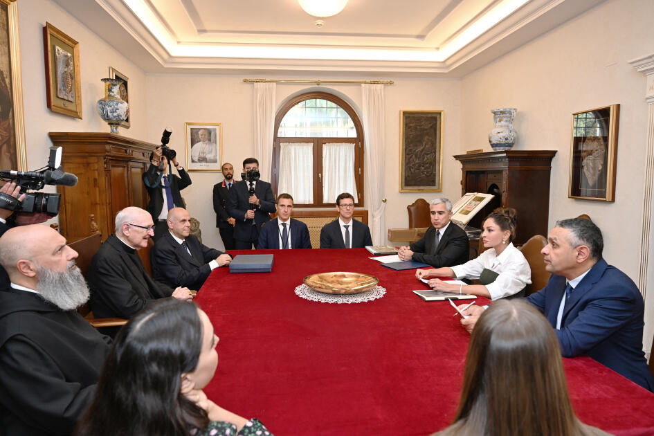 Mehriban Əliyeva Vatikanda Müqəddəs Pavel Bazilikasının baş keşişi ilə görüşüb