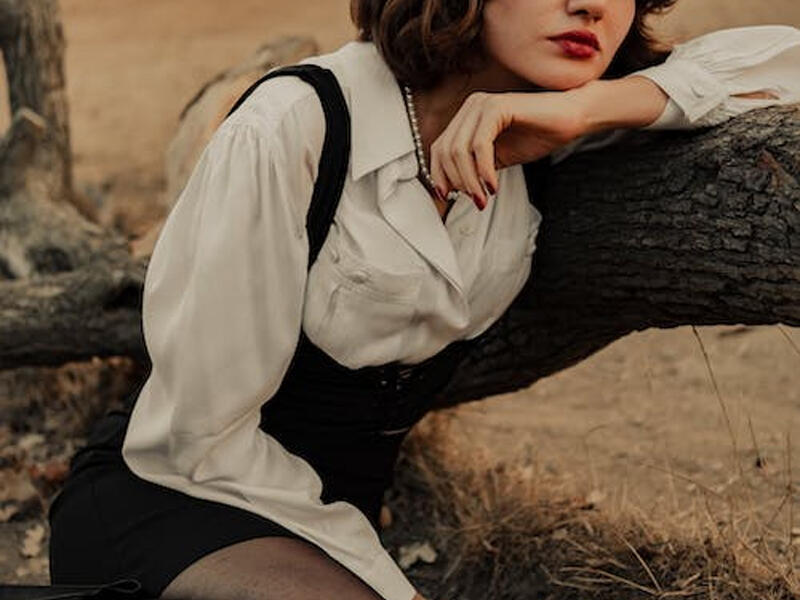 İşdən &ccedil;ıxarılan qadın m&uuml;dirini