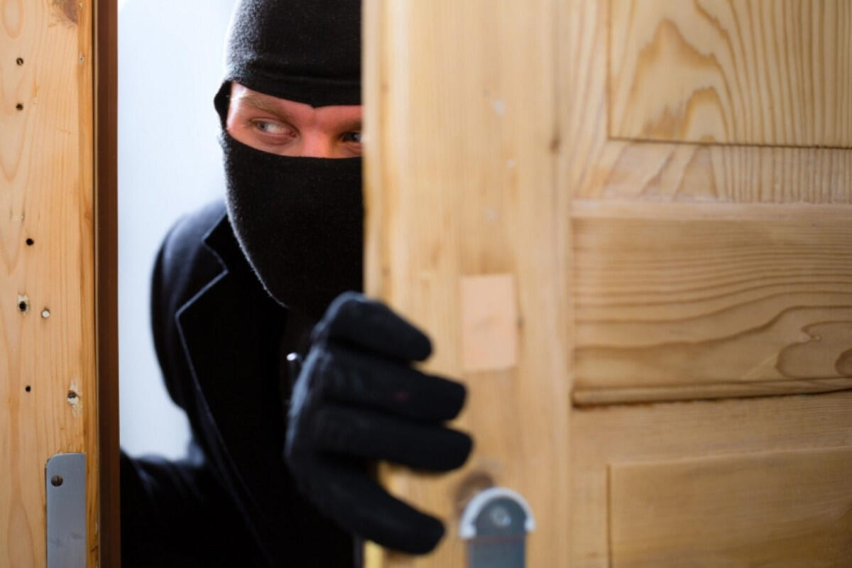 Bakıda oğurluq edən gənclər SAXLANILDI