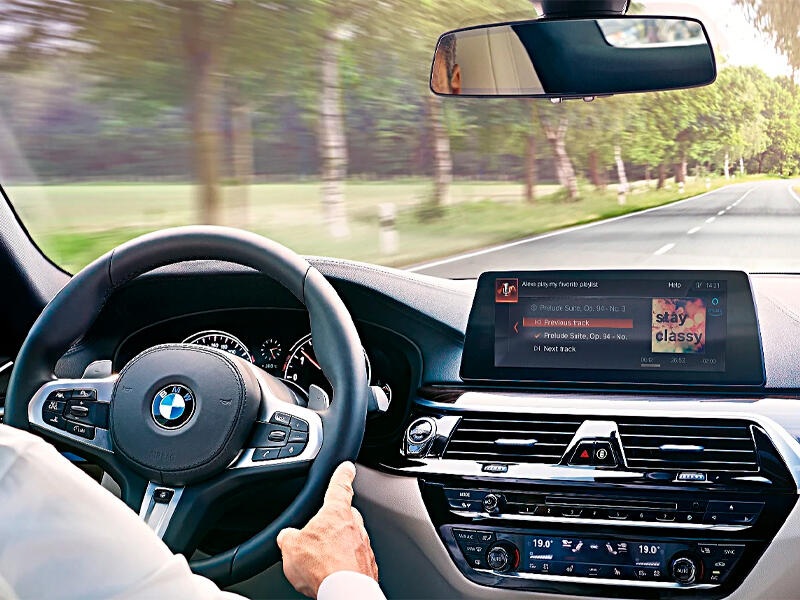 BMW 196 mindən &ccedil;ox avtomobili geri &ccedil;ağırır 