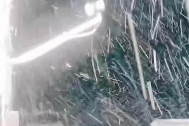 La&ccedil;ına qar yağır 