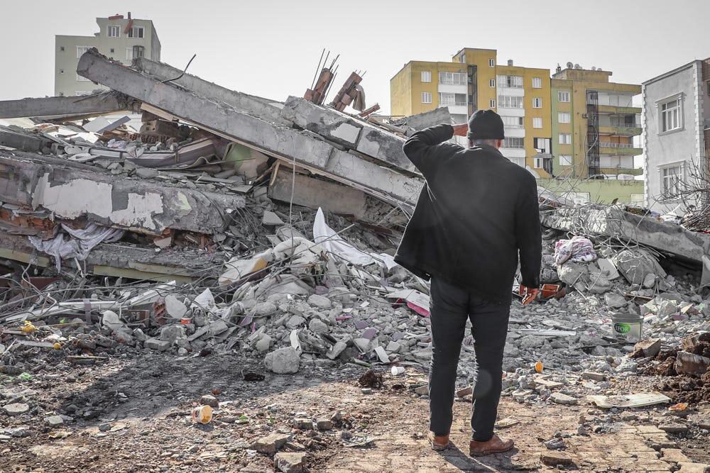 Bir zəlzələdə 236 qohumunu İTİRDİ 