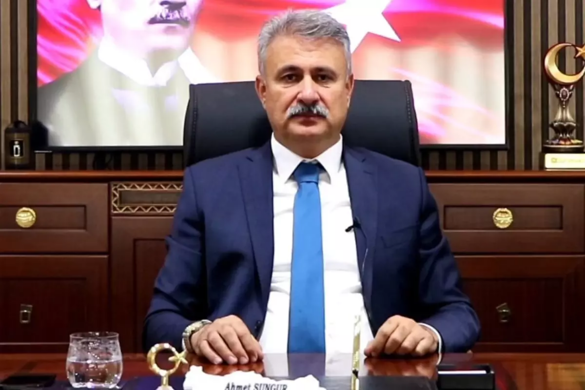 T&uuml;rkiyədə daha bir bələdiyyə sədri saxlanıldı  FOTO