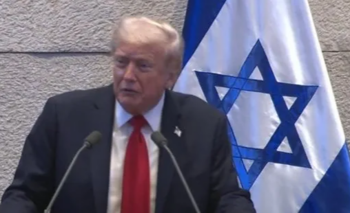 Trampın &ccedil;ıxışı zamanı insident  Zaldan &ccedil;ıxarıldı 