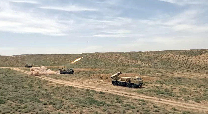 Raketartilleriya batareyalarının döyüş atışlı taktiki təlimləri keçirilib