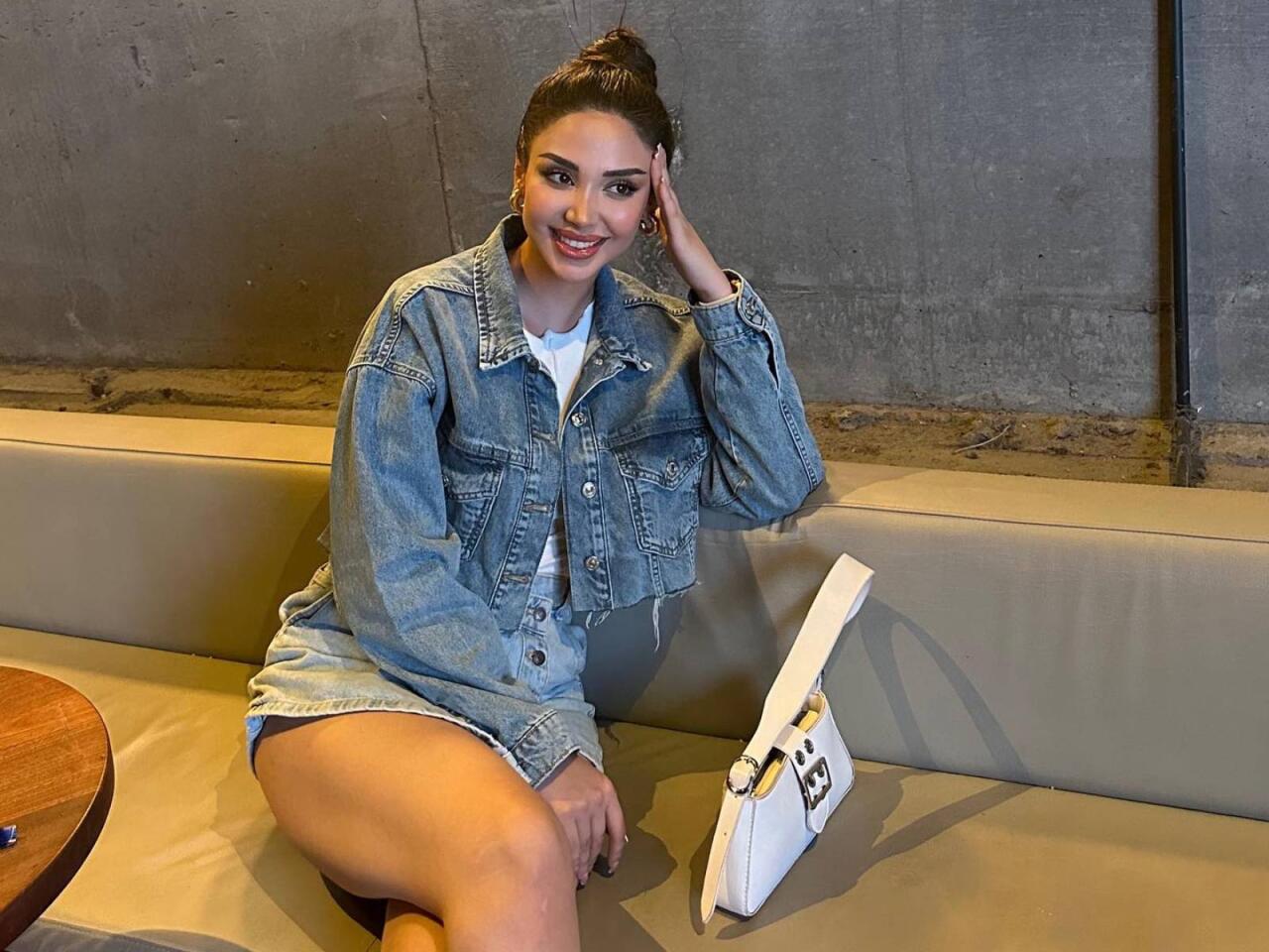 Efirdəki hərəkətlərinə g&ouml;rə verilişi dayandırdılar  FOTOlar