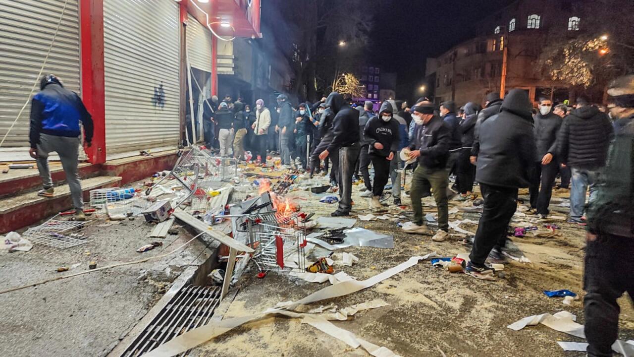 "İrandakı iğtişaşlarda &ouml;lənlərin sayı 30 minə &ccedil;ata bilər!"