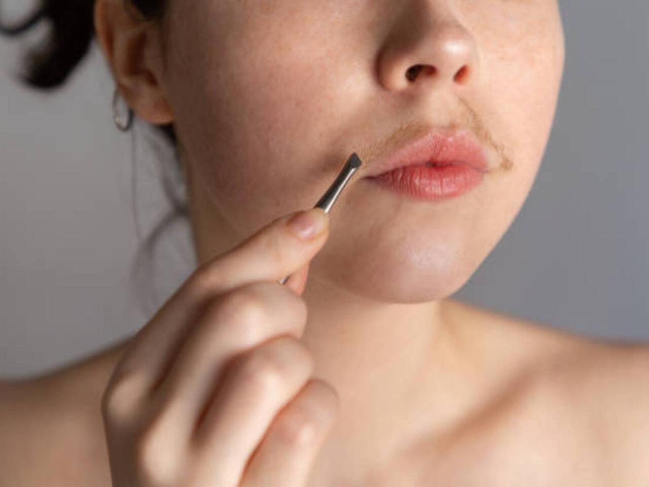 "Qazlı su i&ccedil;ən qızlarda "bığ" &ccedil;ıxır"  Həkim