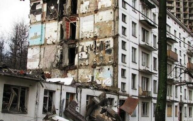 Bakıda qəzalı binalar təhl&uuml;kə yaradır &ndash; S&ouml;k&uuml;nt&uuml; başlayır