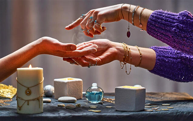 D&uuml;nya ulduzları fal&ccedil;ılara nə qədər pul xərcləyirlər?  ARAŞDIRMA