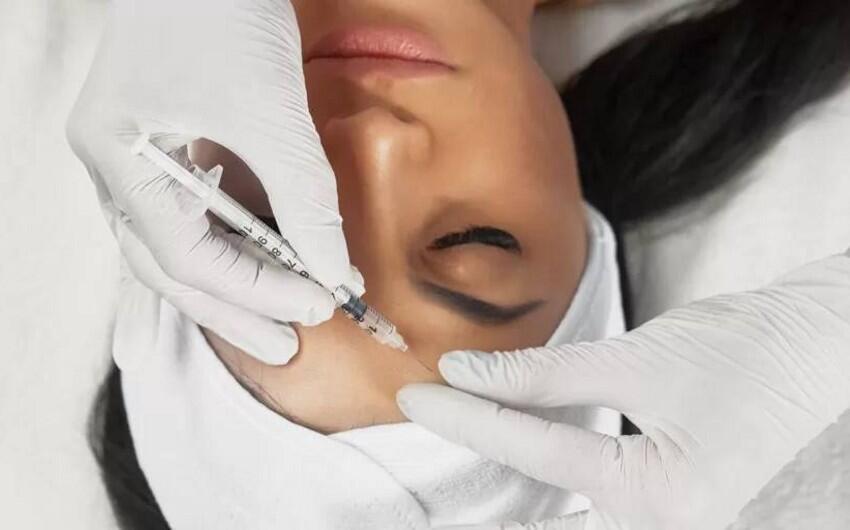 &Uuml;zə dolğu etdirənlərə xəbərdarlıq: Kor ola bilərsiniz