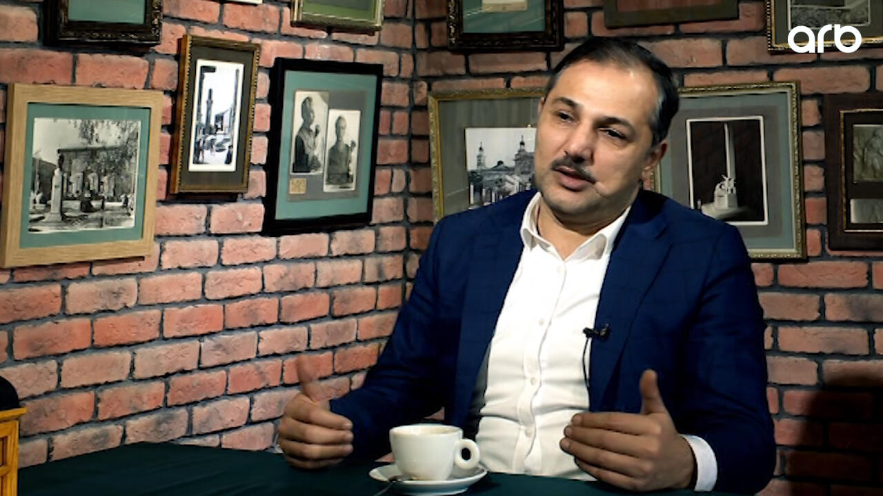 "Ağa Kərimə, Ağa Mirzəyə ustad deyib, ona da deyə bilmərəm!"