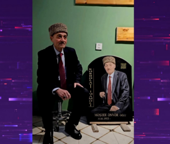 Sağ ikən &ouml;z&uuml;nə &ldquo;QR kod&rdquo;lu başdaşı d&uuml;zəltdirdi