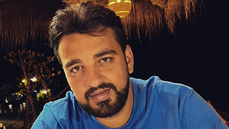 Zaura bahalı qızıl təsbeh hədiyyə göndərdilər