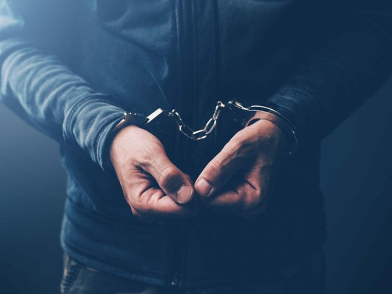 Qızını cinsi zorakılıqla hədələyən ata həbs olundu