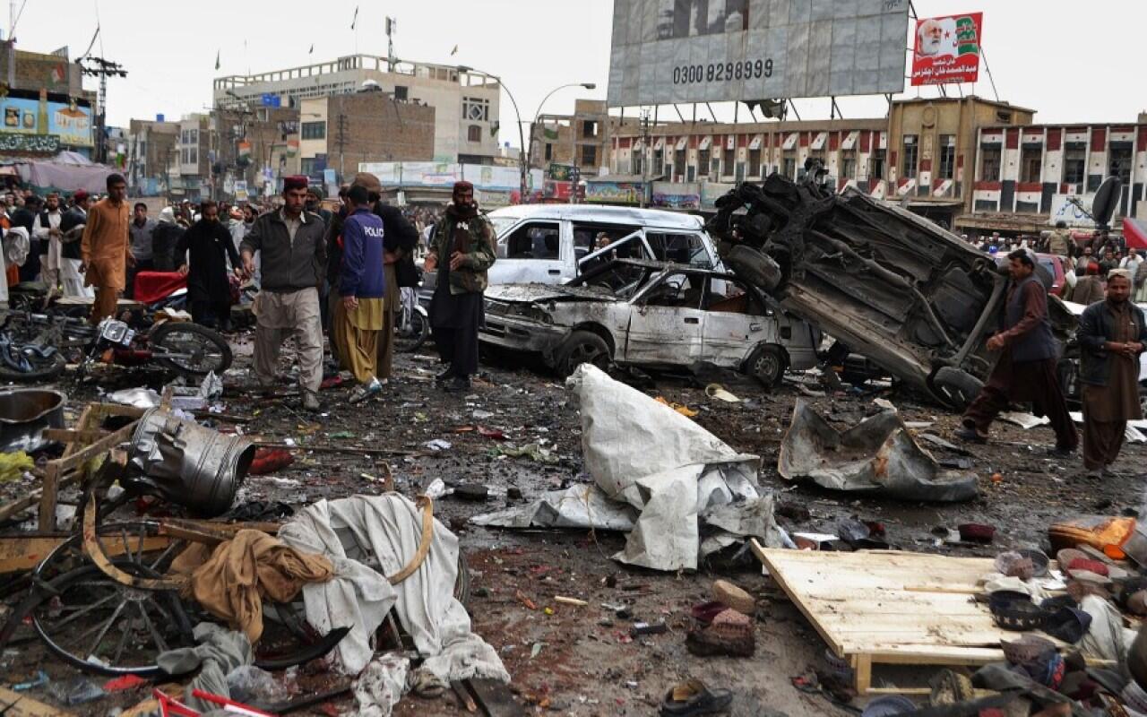 Pakistanda hərbi qərargah qarşısında partlayış  &Ouml;lənlər və yaralananlar var