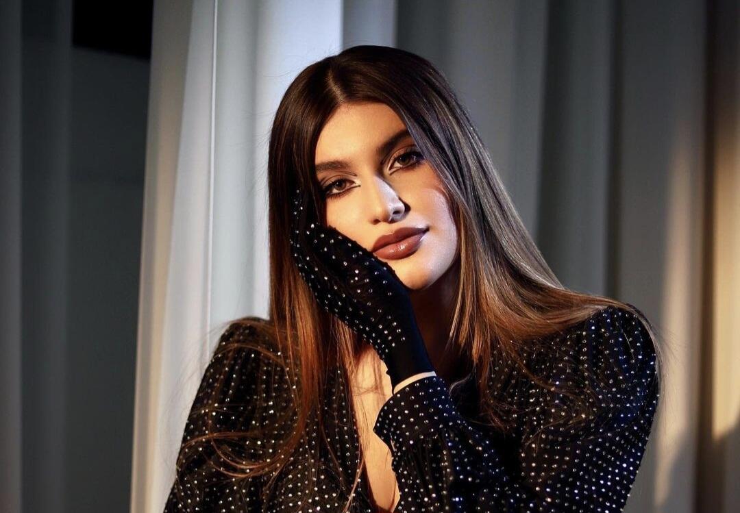 "Atamın kimliyini niyə dəfələrlə soruşursunuz?"