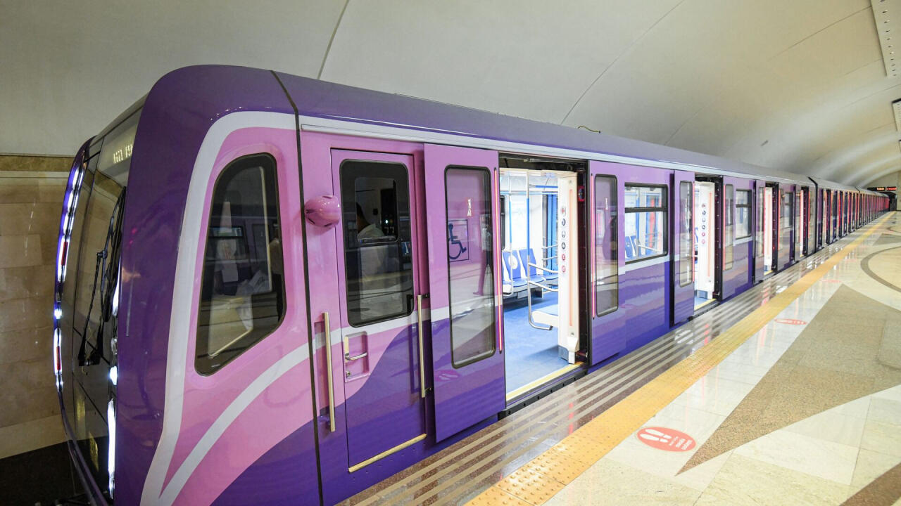 Bakı metrosunda qadın uşaq dünyaya gətirdi