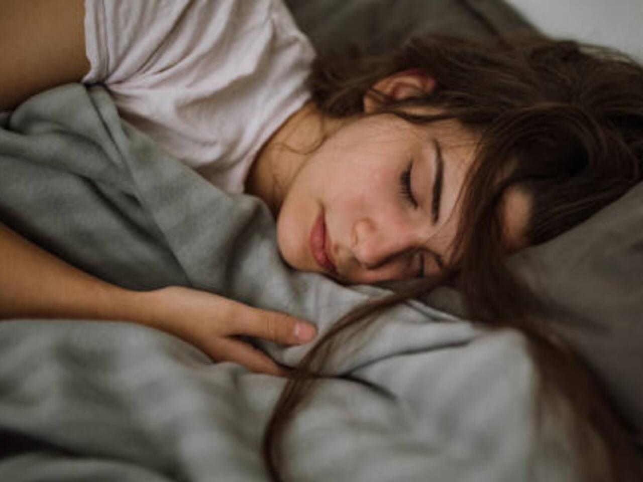 Həftəsonu &ccedil;ox yatanlara həkimdən xəbərdarlıq