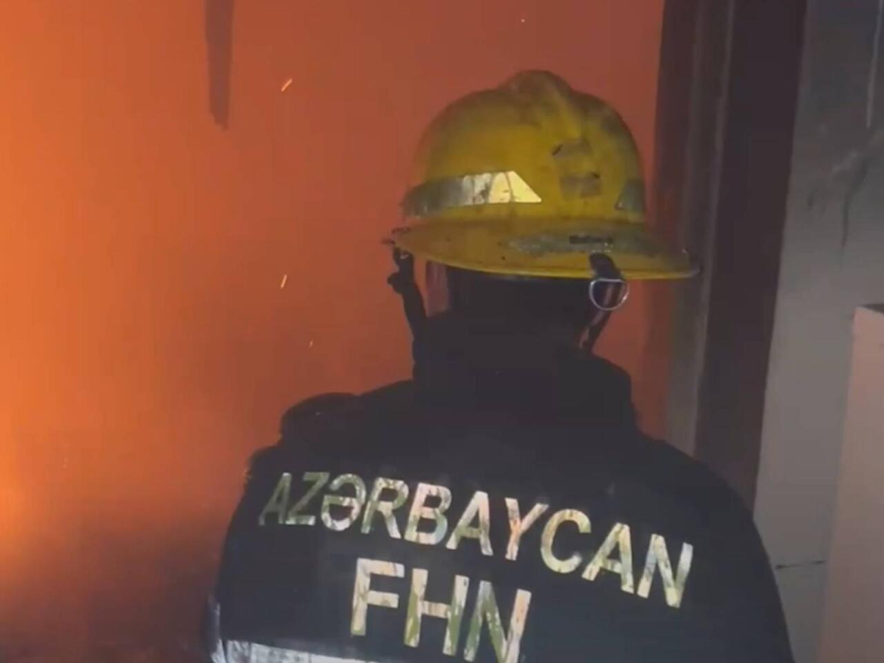 Nərimanovda ev yandı  Xəsarət alanlar var