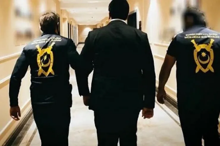 İranlı biznesmenlə əlbir olan g&ouml;mr&uuml;k iş&ccedil;iləri HƏBS OLUNDU