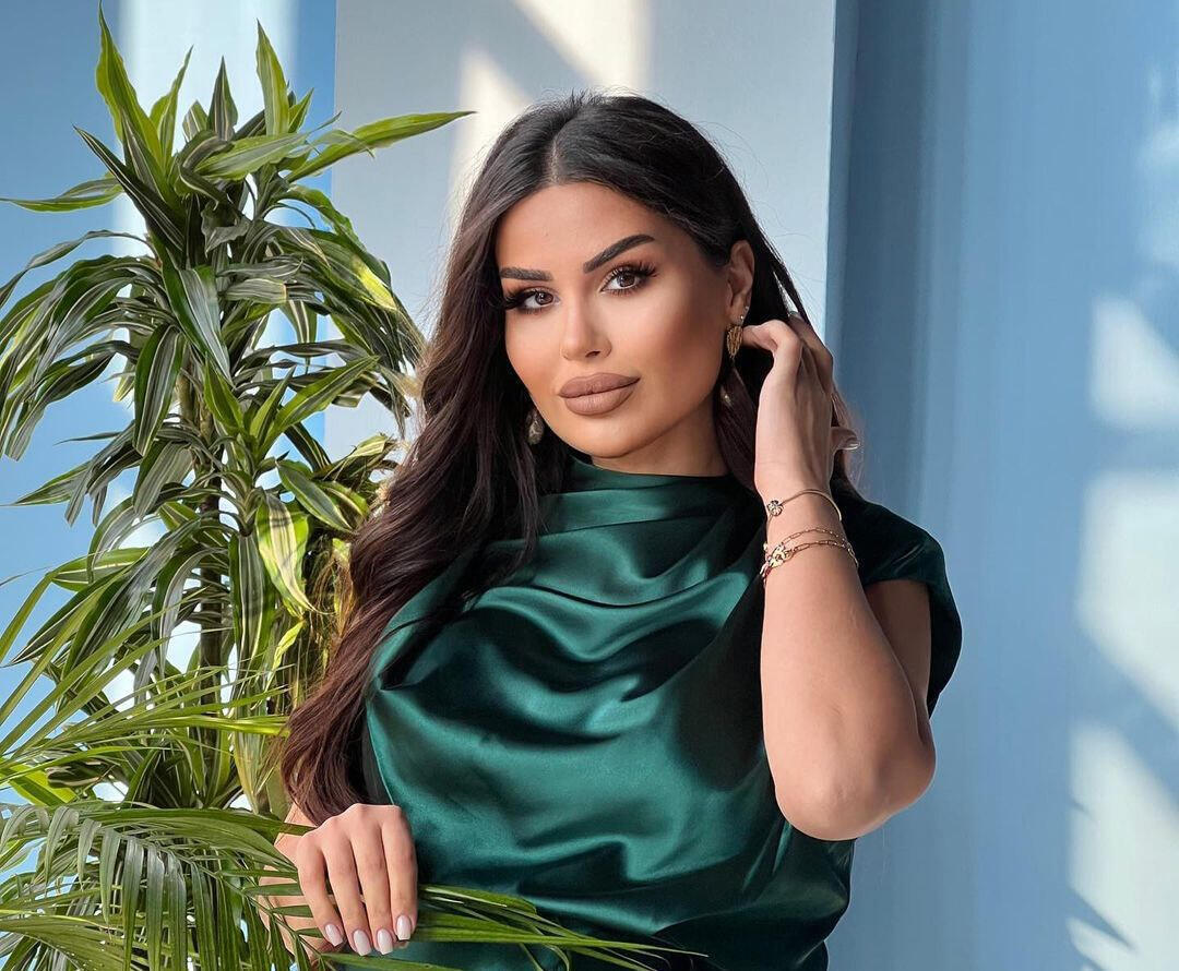 Tanınmış aparıcı Ofelyanı R&Uuml;SVAY ETDİ: "M&uuml;əllimimin oğlunun ailəsini o DAĞITDI"