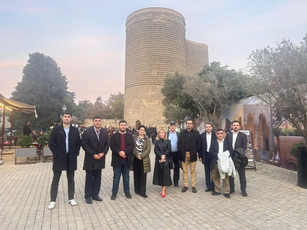 Erməni n&uuml;mayəndələr Bakını gəzdilər 