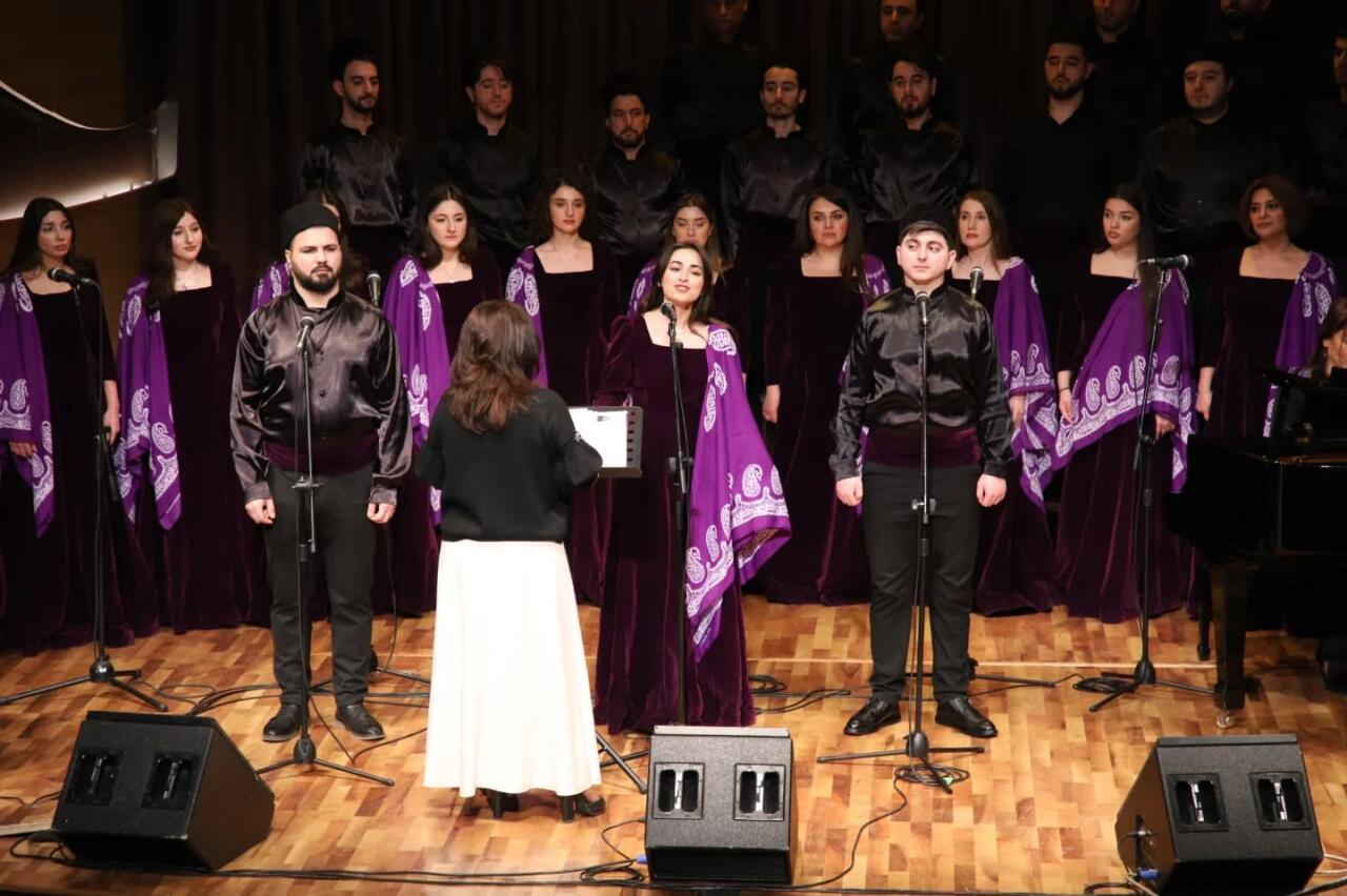 &Uuml;zeyir Hacıbəylinin anadan olmasının 140 illiyi m&uuml;nasibətilə po&ccedil;t markası d&ouml;vriyyəyə buraxılıb  FOTO