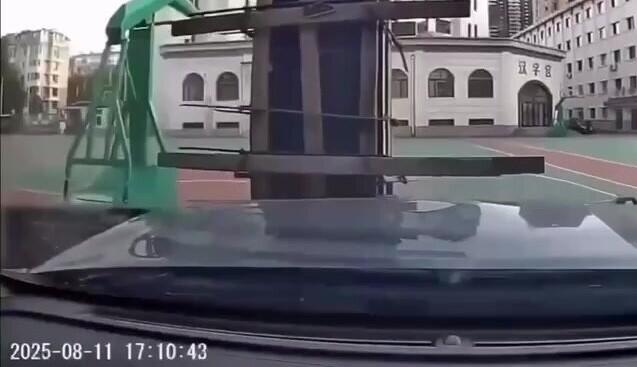 S&uuml;r&uuml;c&uuml; təzminat &ouml;dəməmək &uuml;&ccedil;&uuml;n vurduğu piyadanı &ouml;ld&uuml;rd&uuml; 