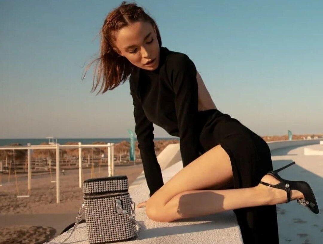 "Mən məcburam &ccedil;ılpaq &ccedil;əkilişlərə gedim"