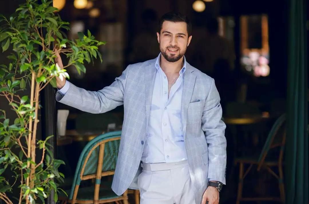 Namiq Qaraçuxurlu bahalı avtomobili ilə DİQQƏT ÇƏKDİ 