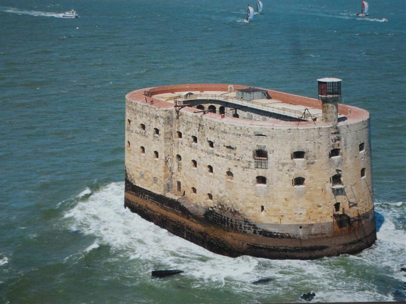 Azərbaycanlıların sevimli şousu "Fort Boyard" harada &ccedil;əkilib?  Qeyriadi faktlar 